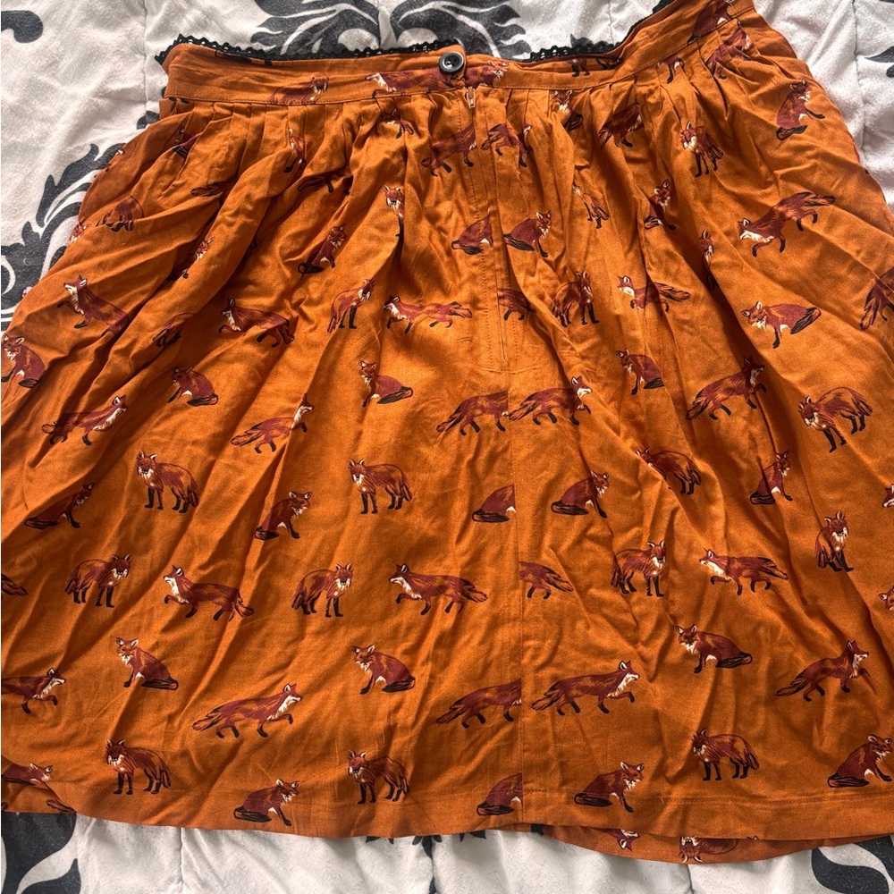 Women’s Rust Orange Fox-Print Button Front Skirt - Picture 6 of 7